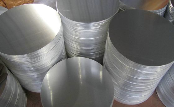 Disque rond en aluminium adapté aux besoins du client, cercles en aluminium argentés pour des ustensiles