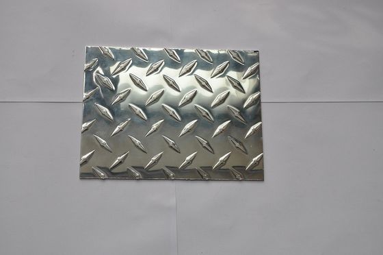 Plat quadrillé par aluminium d'OEM, feuille en aluminium de relief par diamant argenté